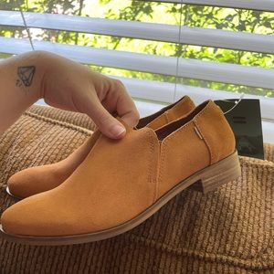 TOMS Suede Shaye caramel brown NWT